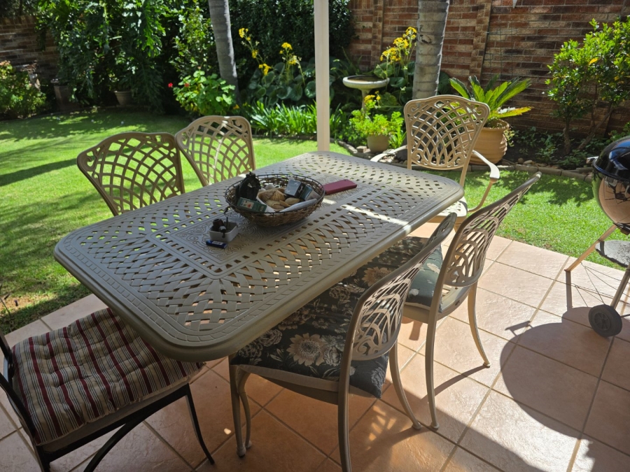 2 Bedroom Property for Sale in Langenhovenpark Free State